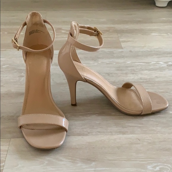 Heels - Picture 2 of 8